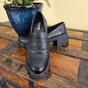 Like-New Black Cushionaire Pierce Slip-On Vegan Leather Chunky Loafers